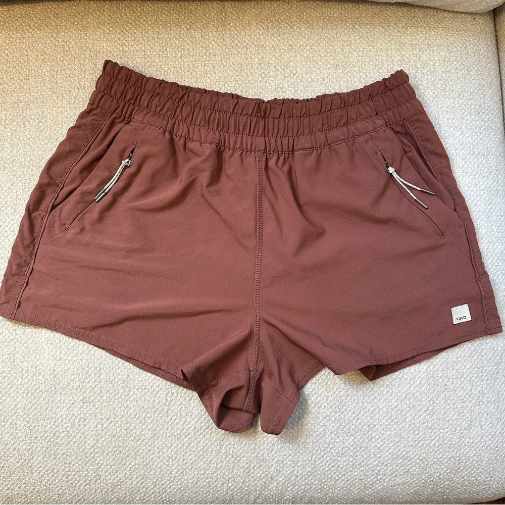 Vuori Dash 2.5” Shorts